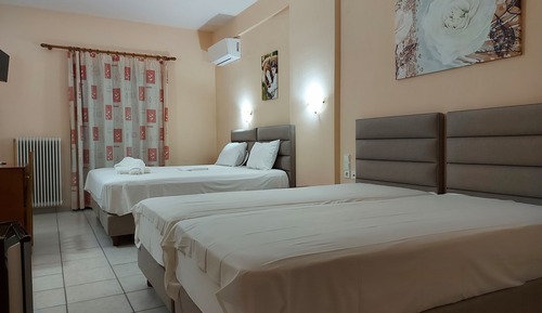Habitación cuádruple familiar, 1 habitación, balcón, vistas al jardín