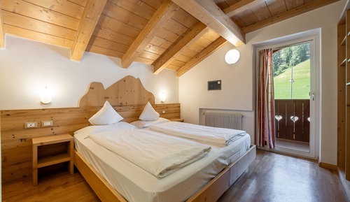 Habitación estándar con 1 cama doble o 2 individuales, vistas a la montaña