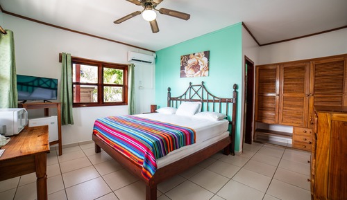 Habitación doble superior, 1 cama de matrimonio grande, microondas, vistas al mar
