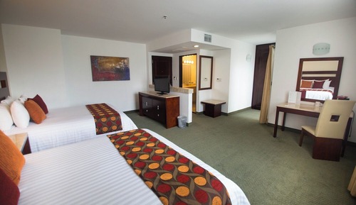 Suite junior, 2 camas dobles, balcón (Expedia)