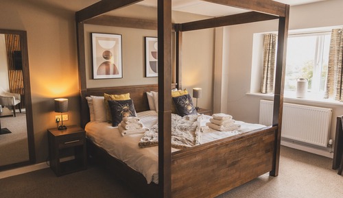 Habitación Deluxe doble, 1 cama de matrimonio grande con sofá cama (Four Poster Bed)