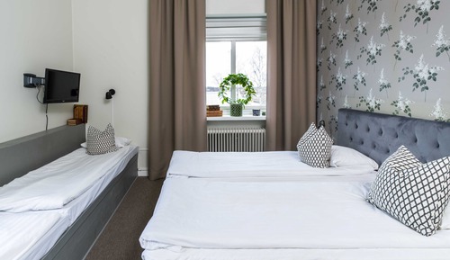 Superior Family Room 1 Double Bed 180 cm and 2 Single Beds