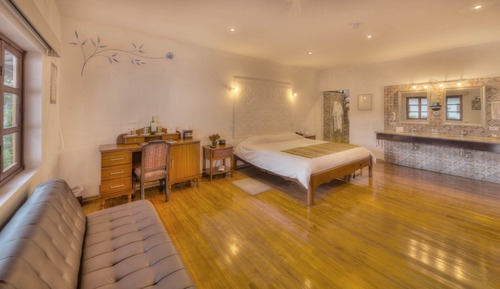 Habitación superior, 1 cama de matrimonio grande con sofá cama, bañera de hidromasaje