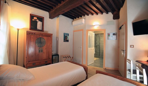 Habitación estándar con 2 camas individuales, baño privado (Voyageur)