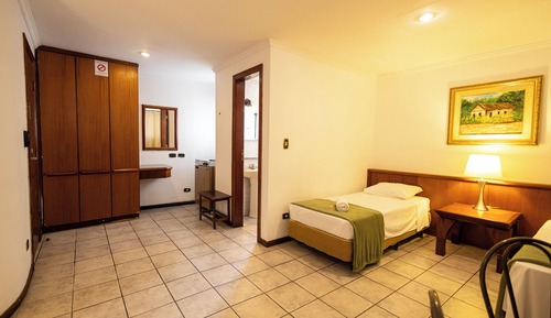 Habitación cuádruple básica, varias camas