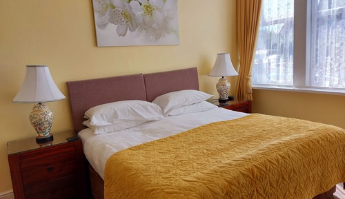 Habitación superior con 1 cama doble o 2 individuales, planta baja (Broadsands)