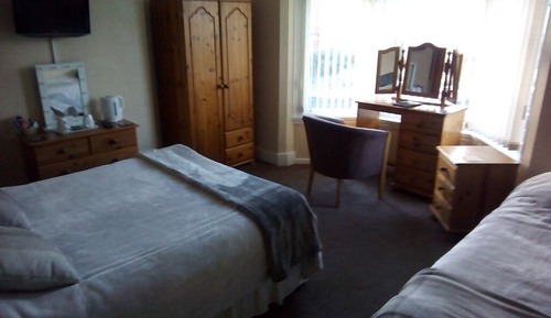Suite, baño privado (2 Adults and 1 Child)