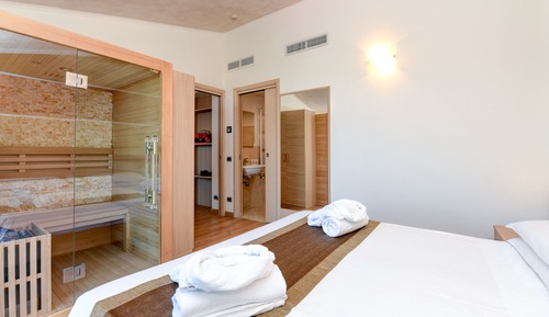 Wellness Room (Sauna e Jacuzzi)
