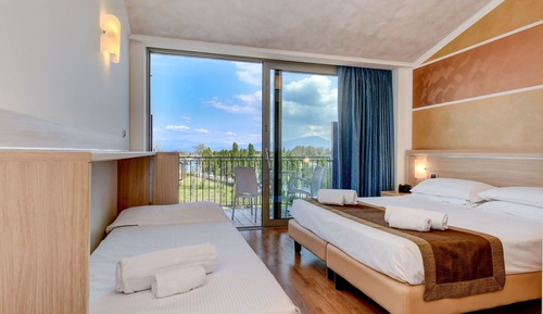 Habitación triple (River Side)