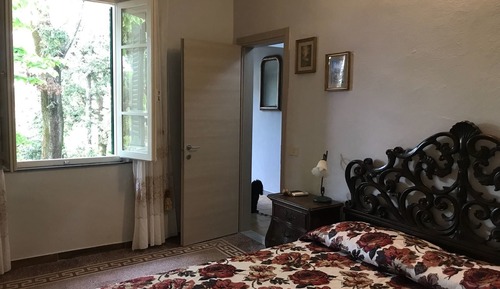 Apartamento, 2 habitaciones, baño privado, en una planta alta