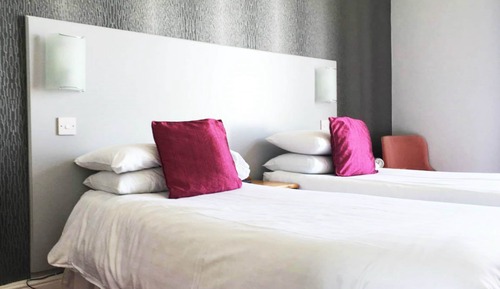 Habitación con 2 camas individuales