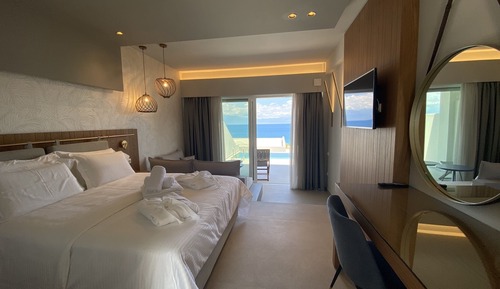 Suite junior, piscina privada, vistas al mar