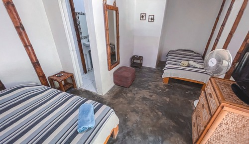 Habitación con 2 camas individuales