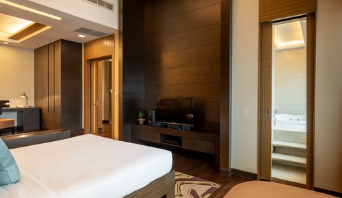 Presidential Jacuzzi Suite