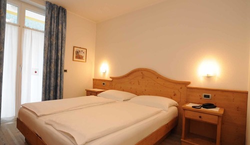 Habitación Confort con 1 cama doble o 2 individuales, balcón