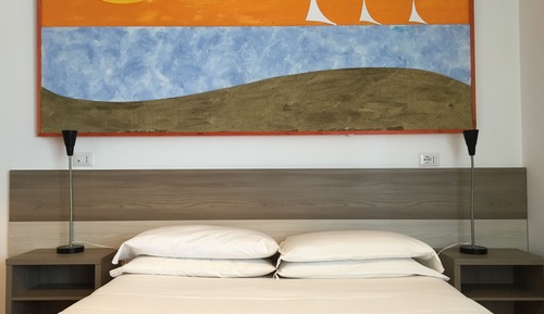 Habitación básica con 1 cama doble o 2 individuales
