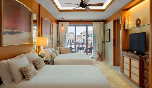 Habitación superior, 2 camas de matrimonio, balcón, vistas parciales al mar