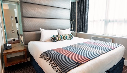 Executive Suite, 1 King Bed, Kitchenette, Balcony