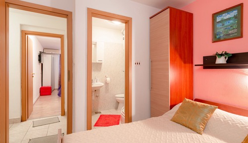 Single Room (Damira)