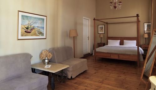 Superior Suite with Balcony (Cozy Alley Building)