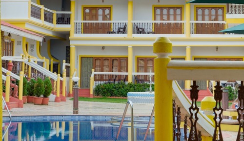 Habitación superior, vistas a la piscina