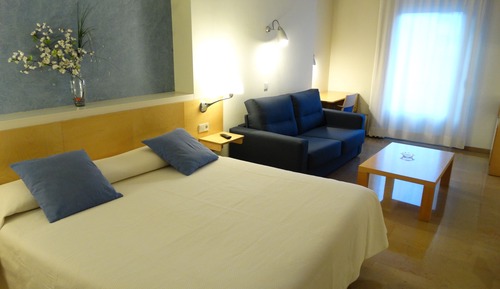 Habitación superior con 1 cama doble o 2 individuales