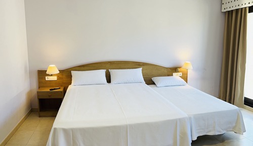 Habitación triple, 1 cama de matrimonio