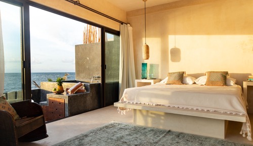 Cielo Master Deluxe Oceanfront king size bed with plunge pool and terrace