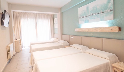 Habitación cuádruple, balcón