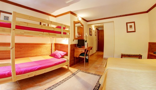 Habitación triple, balcón