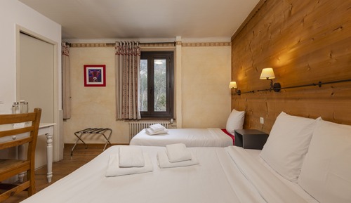 Habitación triple (1 double bed and 1 single bed)