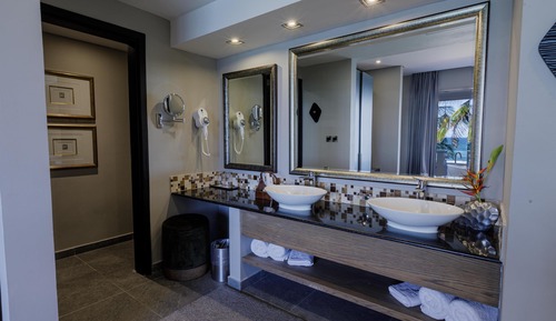 Suite (Amani)