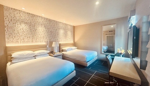 Suite (Mulholland)