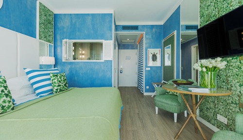 Habitación Premium con 1 cama doble o 2 individuales, vistas parciales al mar