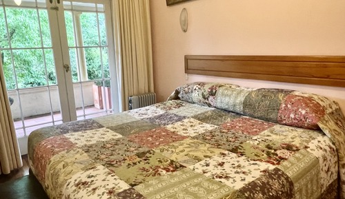 Habitación (Irvine Room)