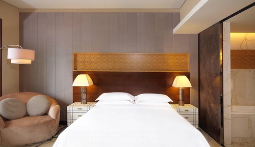 Suite, 1 cama de matrimonio grande, vistas a la ciudad