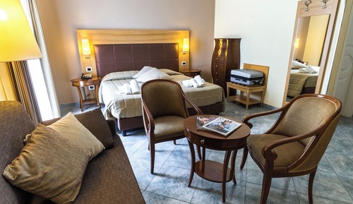 Habitación superior con 1 cama doble o 2 individuales