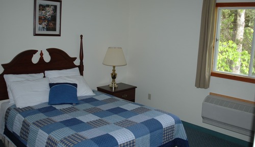 Two Bedroom Cottage - Two Queen Beds and Pull Out Sofa