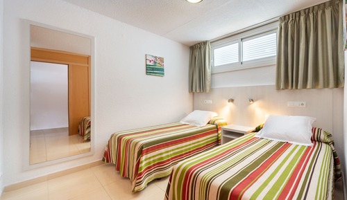 Apartamento, 1 habitación, balcón, vistas parciales al mar
