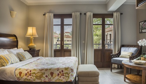 Suite, Courtyard View (105)