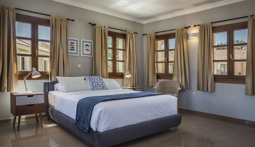 Suite (Partial Harbour View No 113 )