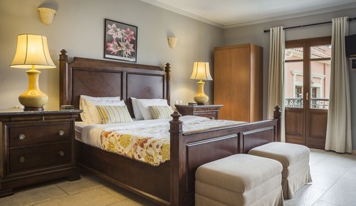 Superior Suite (Partial Harbor View, no 103)