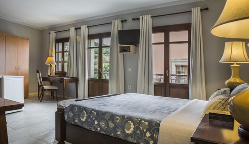 Suite (Partial Harbor View, no 104)