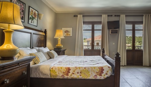 Superior Suite (Partial Harbor View no 102)