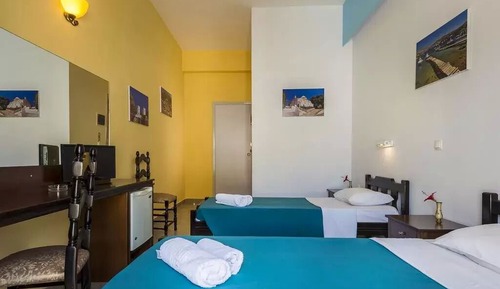 Habitación con 2 camas individuales, vistas al jardín