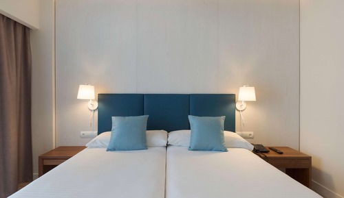 Habitación doble, vistas al mar (2 Adults + 1 Child)