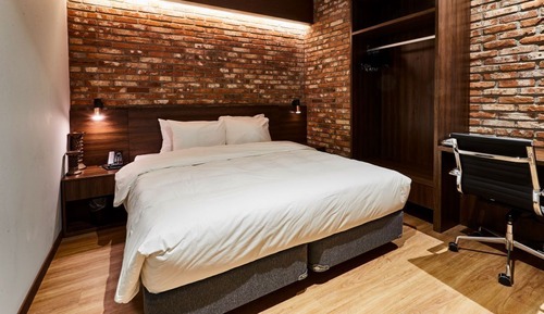 SPA Suite (Check in at 5pm)