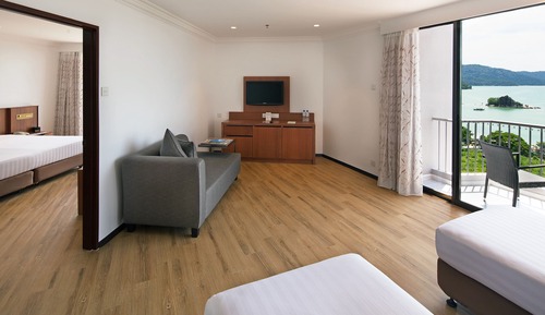 Suite familiar, vistas parciales al mar