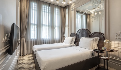 Superior City Room