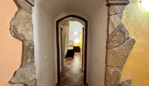 Cueva romántica con chimenea